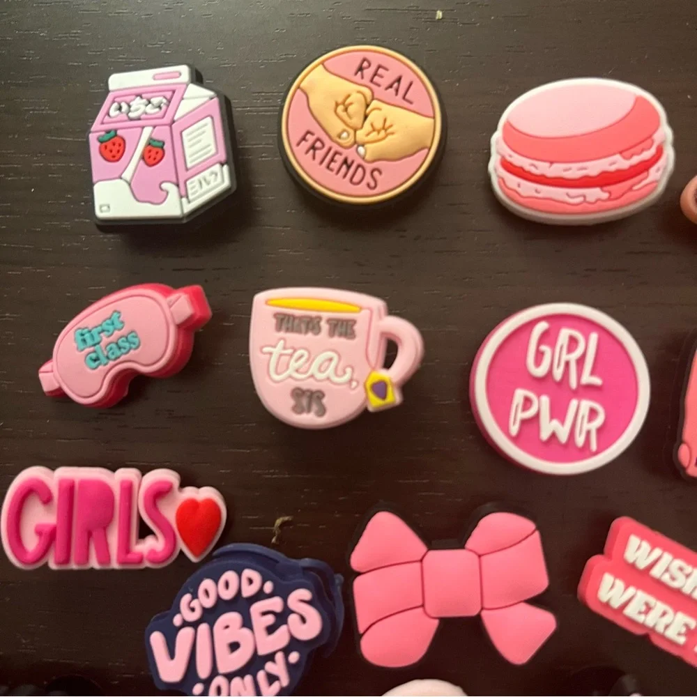 24-Piece Cute Pink Shoe Charm Set‎ For Crocs / Girl Themed / Jibbitz Compatible